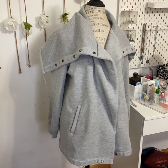 Blank NYC Oversized collar sweater Jacket - Picture 2 of 5